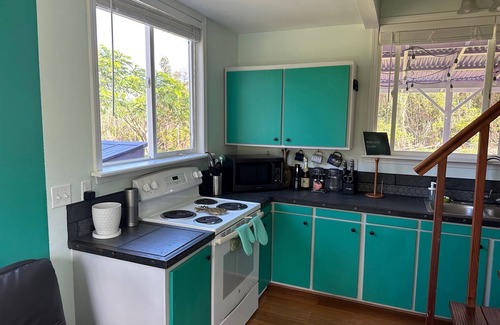 Fern Acres House | Entire Place & King Sized Bed