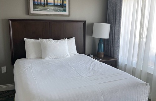 Galveston Resort | Entire Resort Condo 2bed/2Bath sleeps 8 w/infinity pool overlooking the beach