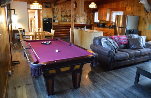 Pinnacle House | Entire Rustic House Close to Glacier Park Vacation