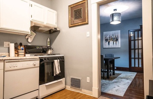 Latonia House | Entire Townhouse - 2 Separate Unitsnn