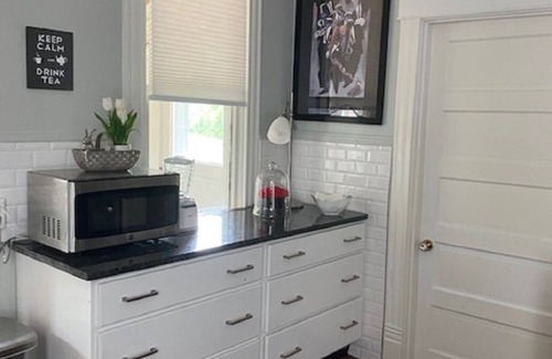 Danville House | Entire Two story 4 bed/2 full bath. Historical home only steps to Centre college