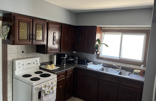 Walkerville Apartment | Entire Unit with 2 beds in the centre of the city