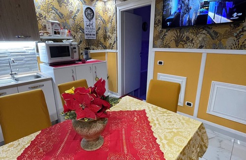 Pozzuoli Apartment | Entire vacation home for 4 people in the waterfront area of Pozzuoli.