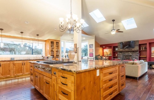 Enumclaw Cabin | Enumclaw Estates Main House & Barn Home (A+B)
