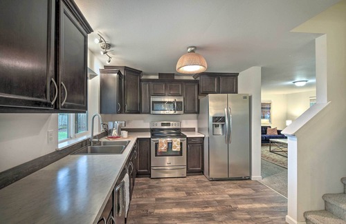 Enumclaw House | Enumclaw Home - 60 Mi to Mount Rainier!