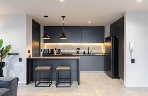 Lalinde Apartment | |EP| Spacious Apt with AC, Workspace, Views