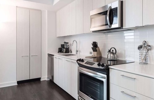 Reston Apartment | Equipped Kitchen& In-unit Washer/D | near IAD & Spring Hill