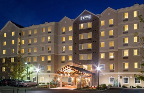 Amherst Apartment | Equipped Suite | Free Daily Breakfast, Pool Access + Gym Access
