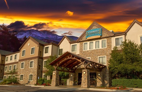 Northwest Colorado Springs Condo | Equipped Suite with Mountain View | Outdoor Pool Access, Housekeeping + Business Center