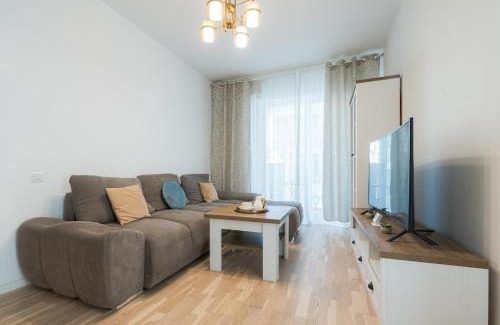 Sector 2 Apartment | Eric - Spacious Apt with Balcony