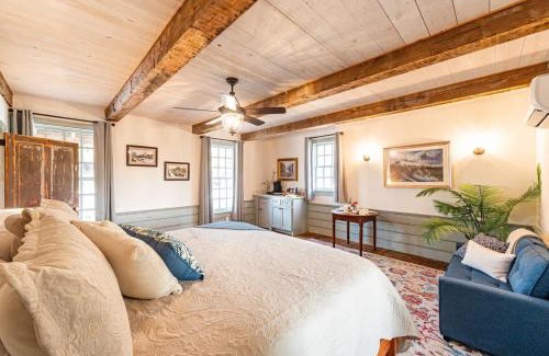 Waco House | Erie Canal Suite - The Mohawk Valley House