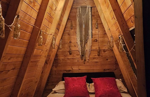 Medellin Cabin | EROS