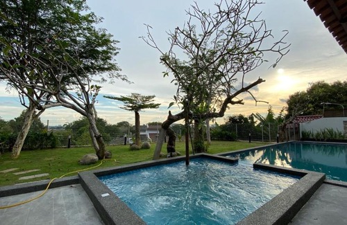 Subang Jaya Villa | Escape Bali SS19