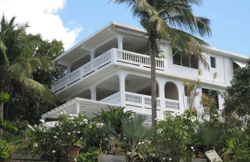 Florida Apartment | Escape from it all to stunning ocean views and pool with this top floor condo!