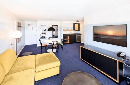 Venice Hotel | Escape in Venice | Kitchen | Balcony | Rooftop Lounge | Free Breakfast