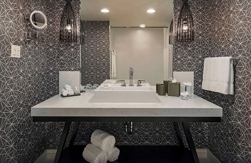 Dupont Circle Hotel | Escape The Hustle and Bustle! w/Outdoor Pool, Near Smithsonian Museums!