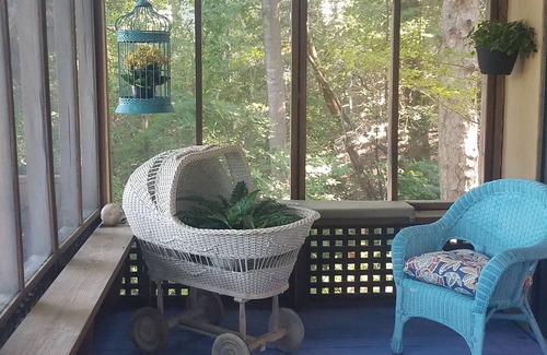 Wicomico Church House | Escape this holiday to our Riverfront log home on the Great Wicomico River.