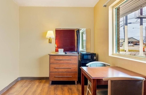 North Lima Hotel | Escape to Boardman Park with Pet Access and Parking Included