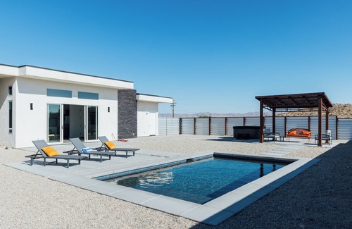 Joshua Tree House | Escape to Bonair — A Stylist Desert Oasis in Joshua Tree with Pool & Spa