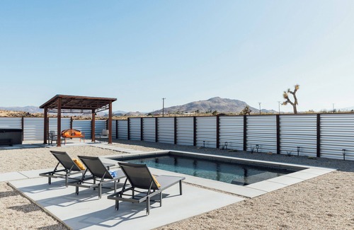 Joshua Tree House | Escape to Bonair — A Stylist Desert Oasis in Joshua Tree with Pool & Spa
