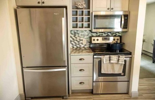 Zionhill House | Escape to Center Valley's 3-bedroom vacation home, 13 min to Dorney Park