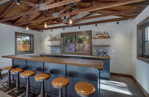 Healdsburg House | Escape to Dry Creek Valley in Healdsburg in a Beautifully Renovated Farm House