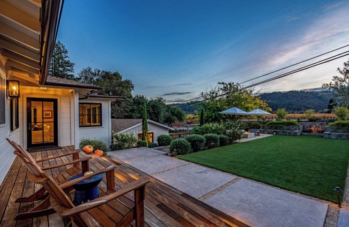 Healdsburg House | Escape to Dry Creek Valley in Healdsburg in a Beautifully Renovated Farm House
