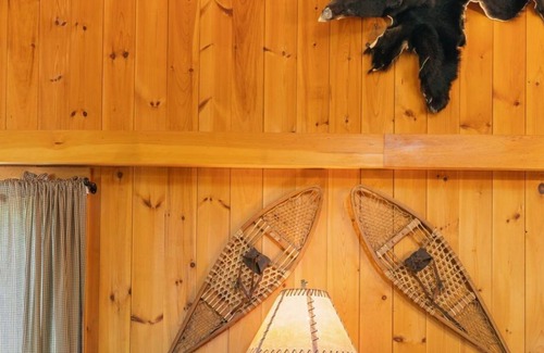 Brownfield Cabin | Escape to Serene Tranquility: Unwind in a Charming Retreat in Brownfield, Maine