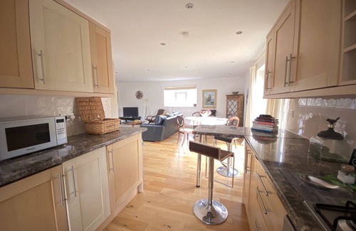 Worplesdon Cottage | Escape to the country. A Secluded Village Cottage, Pretty Garden Position