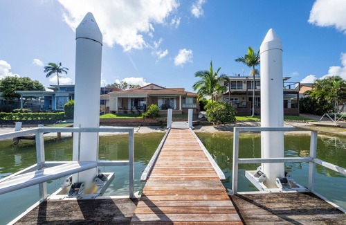Yamba Apartment | Escape to the enchanting Loch na Mara, a delightful holiday property situated along the canal