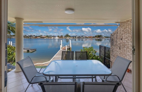Yamba Apartment | Escape to the enchanting Loch na Mara, a delightful holiday property situated along the canal