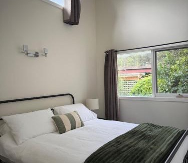 Upper Ferntree Gully House | Escape to the Hills- Charming home with city views & close to the to the 1000 steps