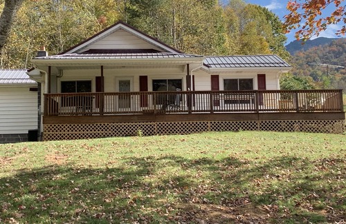 Bakersville House | Escape to the mountains