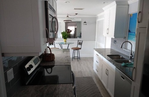 Bonita Springs Hotel | Escape to this Beautiful Home in Sunny South West Florida