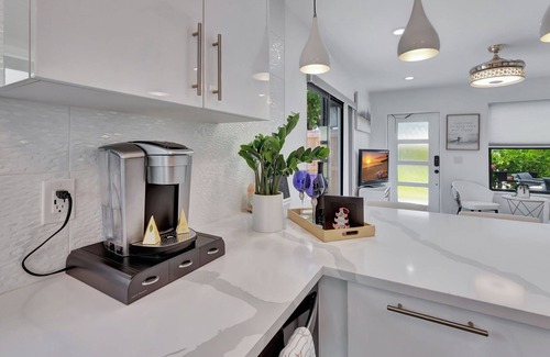 Delray Beach House | Escape to Your Beachside Oasis – Mid-Century Modern Meets Coastal Luxury