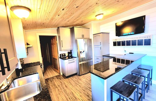Lake Linden House | *Escape to your own luxury lakeside oasis on Torch Lake - The perfect getaway*