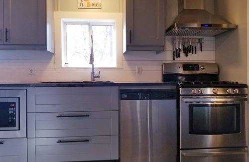 Lake Linden House | *Escape to your own luxury lakeside oasis on Torch Lake - The perfect getaway*