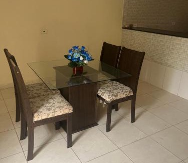 Juazeiro do Norte House | Espaço Amplo de 2 quartos com 2 camas de casal e 1 de solteiro