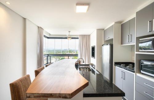 Itacolomi Apartment | Espaço amplo e confortável 3 Quartos, Churrasqueira, Cozinha completa, 180m da Praia, Wi-Fi, duas vagas de garagem