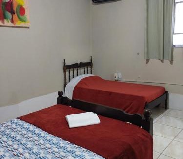 Centro House | Espaço básico e funcional, privativo com 2 ambientes, sem fogão, zona nobre, com garagem, ótimo custo-benefício