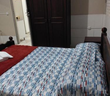 Centro House | Espaço básico e funcional, privativo com 2 ambientes, sem fogão, zona nobre, com garagem, ótimo custo-benefício