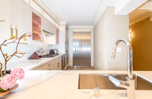 Waikiki Condo | ESPACIO: The Jewel of Waikiki . Beach View Suite: Ruby, sleeps 6