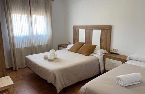 Navarres Cottage | Espectacular Casa en el Lago Playamonte, Ideal Para Familias