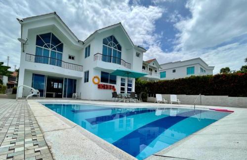 Melgar House | ESPECTACULAR Casa Quinta en Melgar