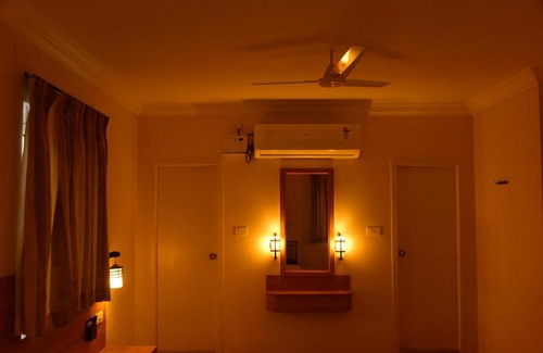 Kalanivasal Hotel | Ess Pe Inn