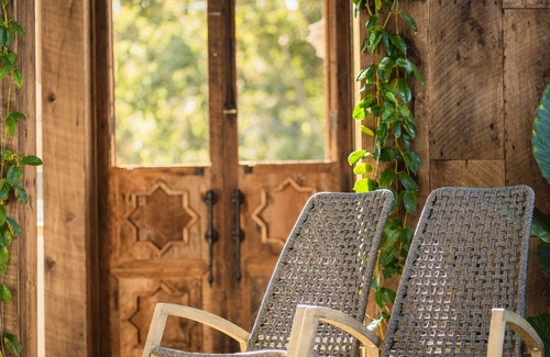 Woodside Apartment | Estately Plausibility of Simplicity