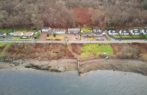 Fort William Apartment | Etive, Beautiful Lochside Apartment with balcony