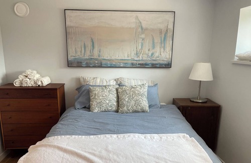 Upper Lonsdale Apartment | EuroStyle Suite in the heart of North Vancouver. Minutes to Grouse Mountain