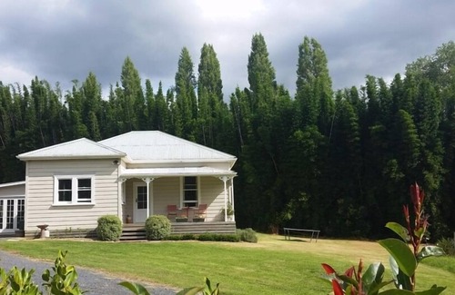 Pakaraka Cottage | Eva's Cottage - in the middle of everywhere !
