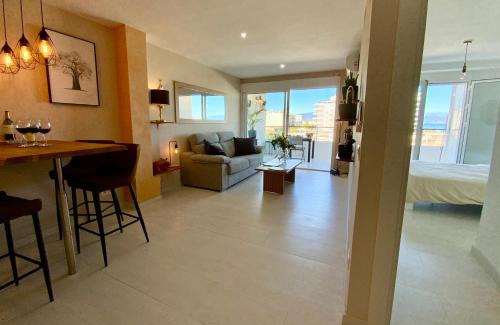 Torremolinos City Centre Apartment | Evasion et détente à la Nogalera